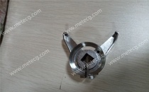Swallow tail valve for filling machine